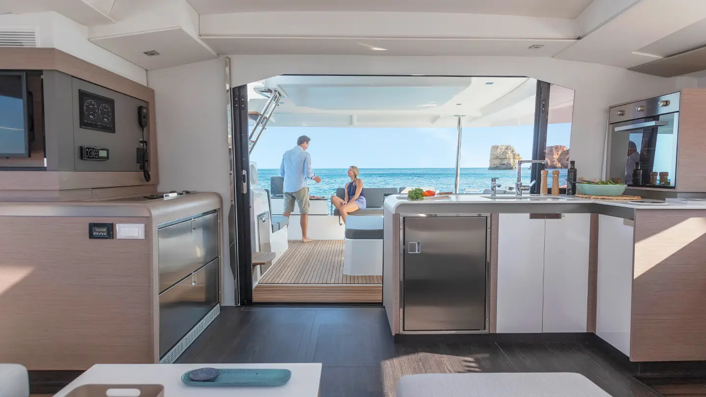 Elba-45-Fountaine-Pajot-Sailing-Catamarans-Interior-06.jpg